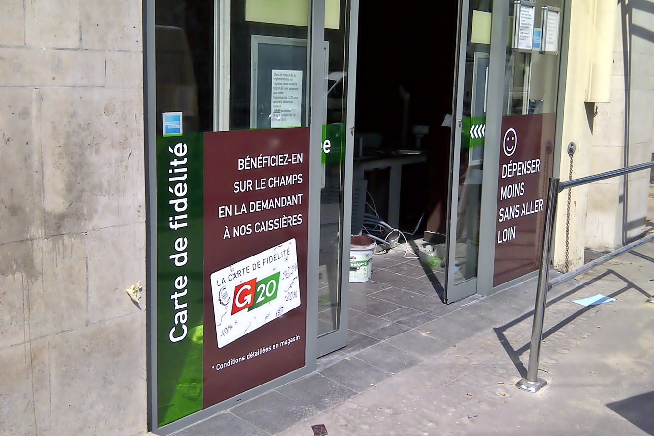 vitrophanie-vitrine-sur-mesure-publicite-lieu-vente